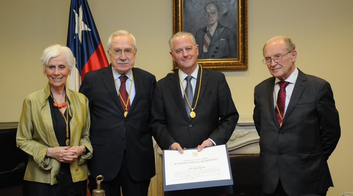 Dr. Juan Hepp es elegido miembro de número de la Academia de Medicina