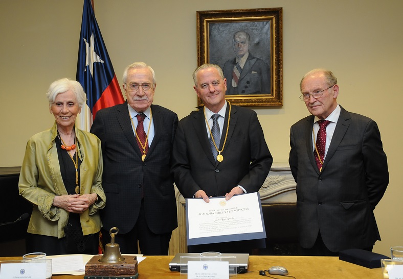 Dr. Juan Hepp es elegido miembro de número de la Academia de Medicina