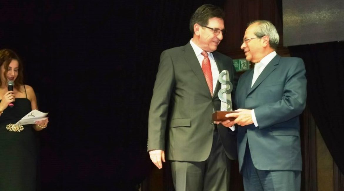 Doctor Patricio Silva gana el Premio Espíritu AMCA 2018